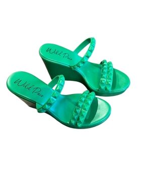 Wild Pair Cortezz Bright Green Studded Ankle-Strap Wedge Womens Sandals